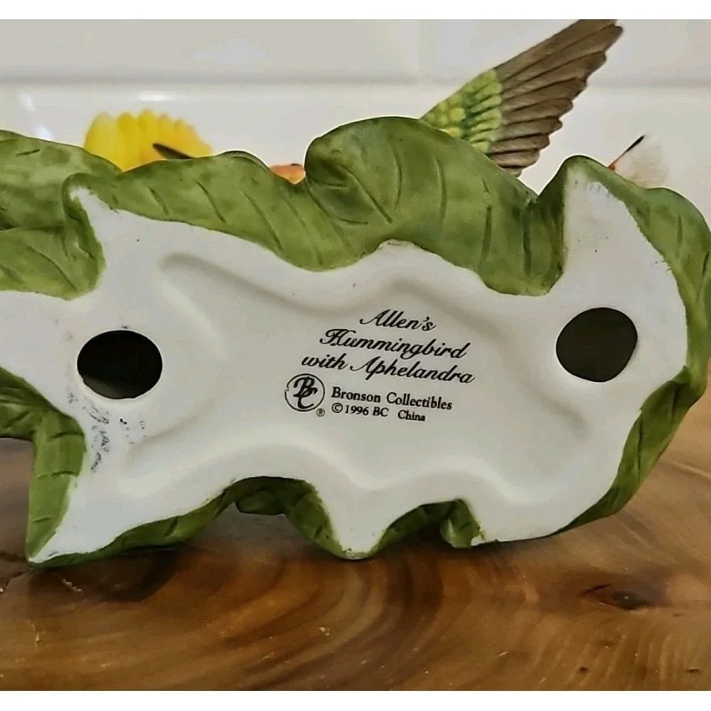 Allen's Hummingbird with Aphelandra Flower Porcelain Bird Figurine Bronson 1996